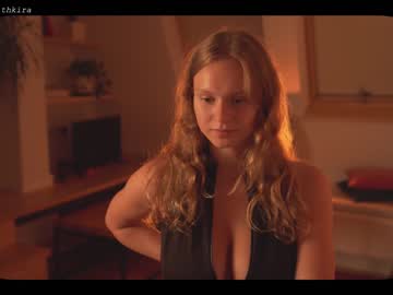 cam girl chillwithkira image #1789113