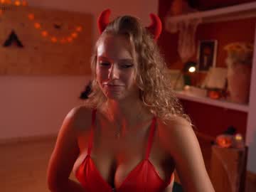 cam girl chillwithkira image #2952931