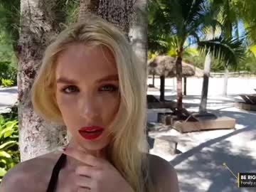 cam girl smiling_princess image #3390001