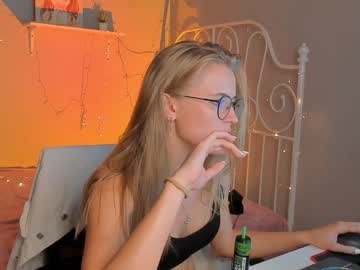 cam girl linellali image #2498090
