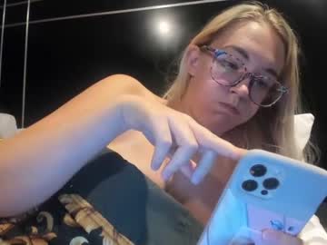 cam girl mariah95 image #241669
