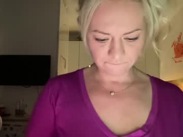 cam girl kiradivine image #3689551