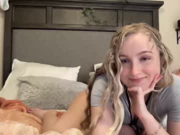 cam girl peachezzs image #3220400
