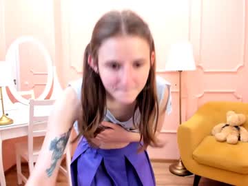 blushing_ellie cam
