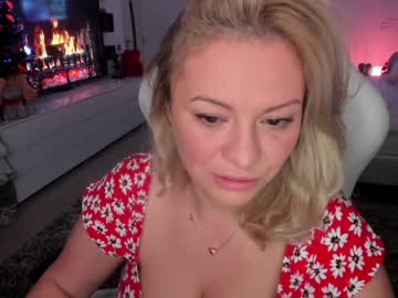 cam girl kiradivine image #676434