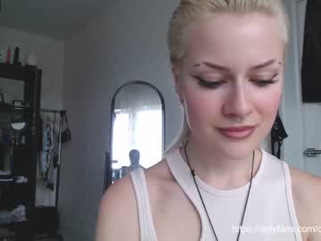 cam girl _mllymoore_ image #2200976
