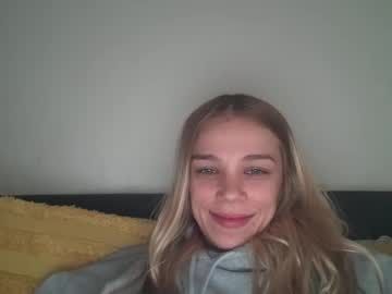 chloe_damian cam