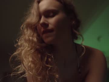cam girl chillwithkira image #1057251