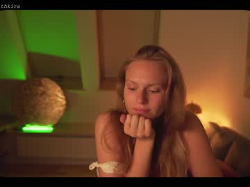 cam girl chillwithkira image #1853685