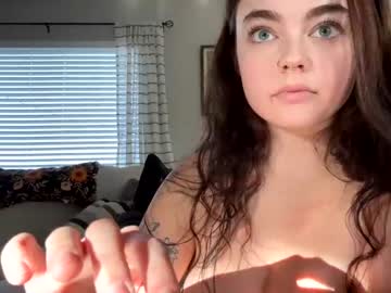 cam girl lucyluvver image #3683083