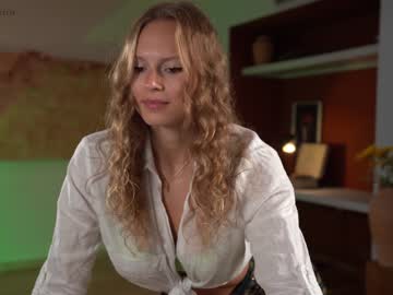 cam girl chillwithkira image #2922945