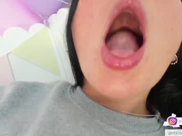 cam girl pavlovacoluccii_ image #3833516