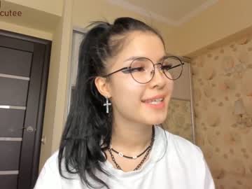 cam girl akino_17 image #1192012