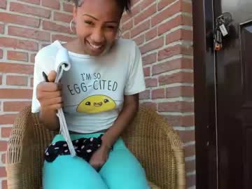 cam girl therainqueen image #2419375