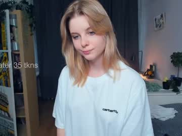 cam girl intimacy_scene image #4002332