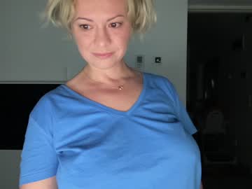 cam girl kiradivine image #2678765