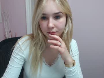 cam girl lila_page image #1097653