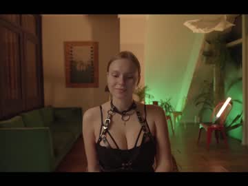cam girl chillwithkira image #1401459