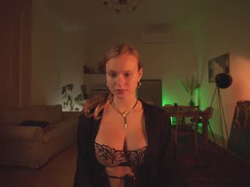 cam girl chillwithkira image #525911
