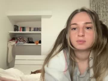 cam girl lilmills image #1058361