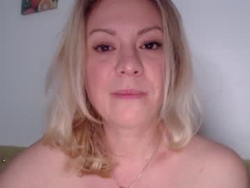 cam girl kiradivine image #1939573