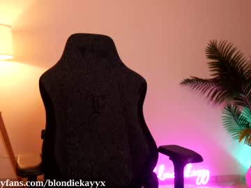 cam girl blondiekayy image #878399