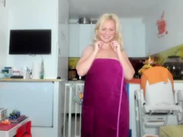cam girl kiradivine image #3210101