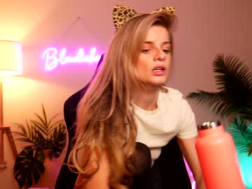 cam girl blondiekayy image #907636
