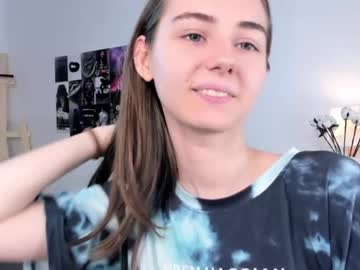 cam girl approche_toi_petite image #4020511