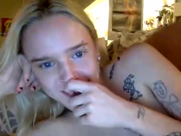 cam couple chloekissesss image #852327
