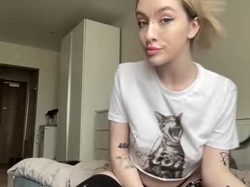 cam girl ccrystalluna image #3936360
