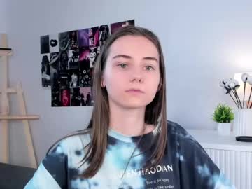 cam girl approche_toi_petite image #4020504