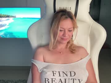cam girl kiradivine image #2313413