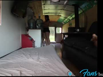 cam couple busbuddies image #2413601