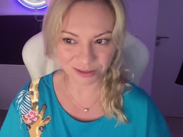 cam girl kiradivine image #2922372