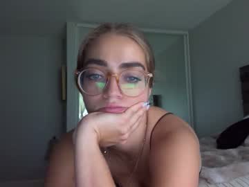 cam girl kiravixen image #3937039