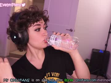 cam girl evelynpiers image #2279773