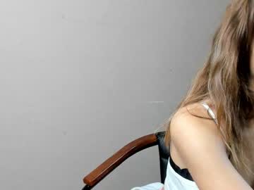 cam girl gloria_mooree image #3943812