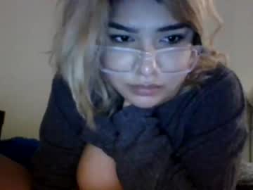 sexyemi411 cam