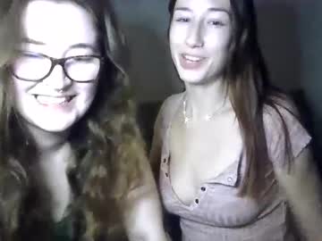 cam couple 2gorls1link image #4038319