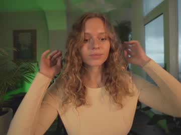 cam girl chillwithkira image #724397