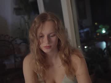 cam girl chillwithkira image #962634