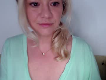cam girl kiradivine image #2076494