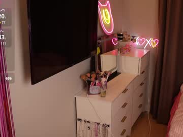cam girl sofa_sunnie image #4035973