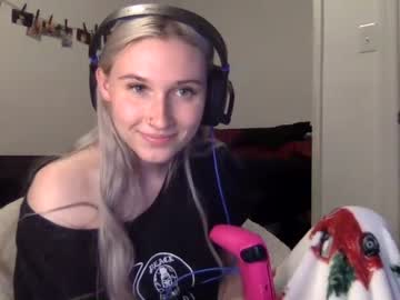 cam girl petiteblondie13 image #3996099