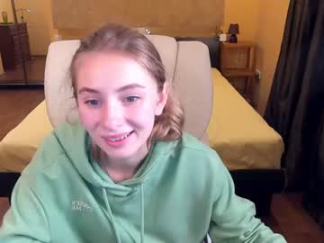 cam girl carrie_kerrr image #2385316