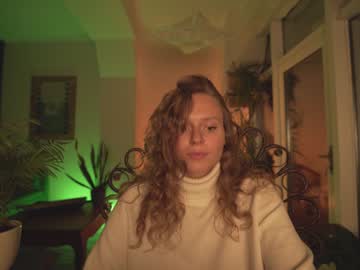 cam girl chillwithkira image #712099